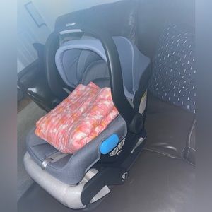 UppaBaby Mesa infant Car Seat.